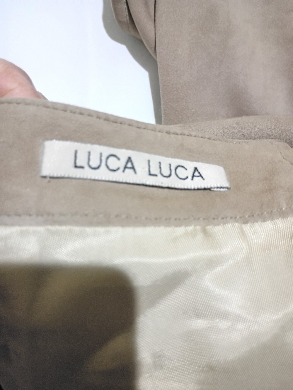 Classic Tan Suede Pencil Skirt - Women.Made In Italy - Picture 5 of 8